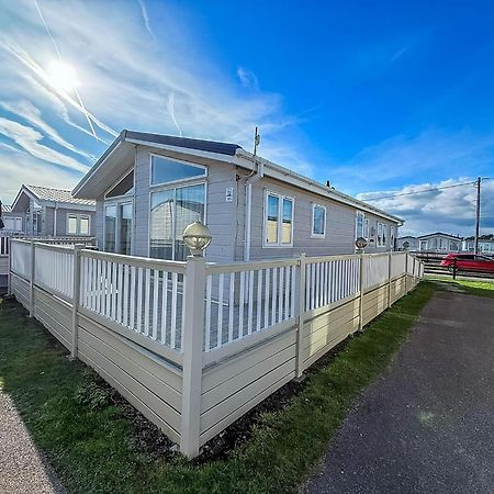 Luxury Lodge At Suffolk Sands Holiday Park Ref 45009Mv Felixstowe Dış mekan fotoğraf